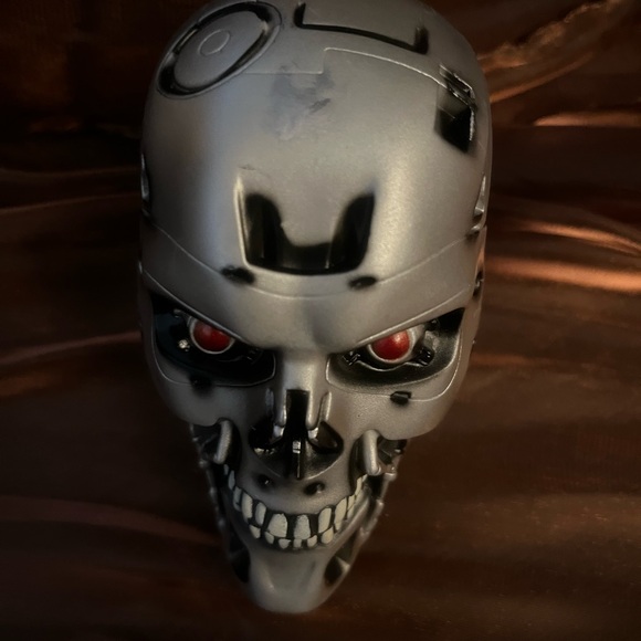 Terminator Genisys half-scale T-800 skull replica - Picture 3 of 5